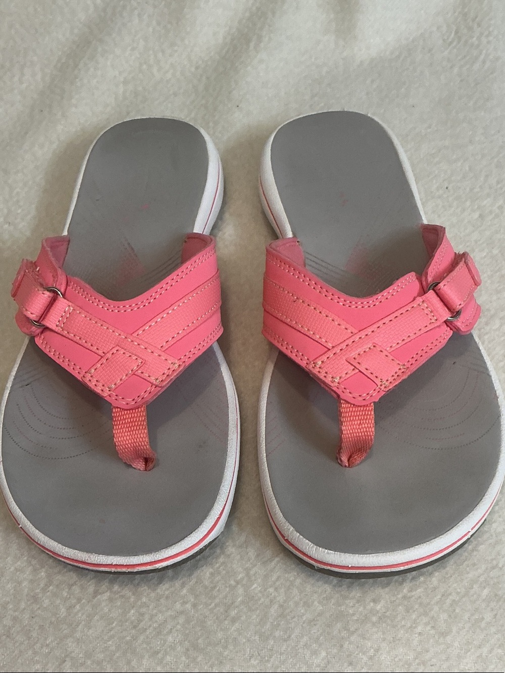 Clarks Coral Pink Thong Sandals with Gray Footbed - Picture 2 of 4